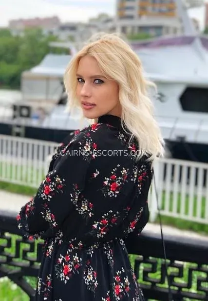 Cairns escorts Åsa — 1