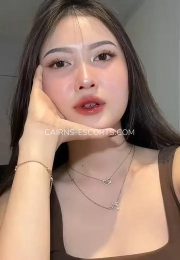 Cairns escorts Linnéa — 2