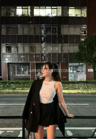 Cairns escorts Ariel — 1