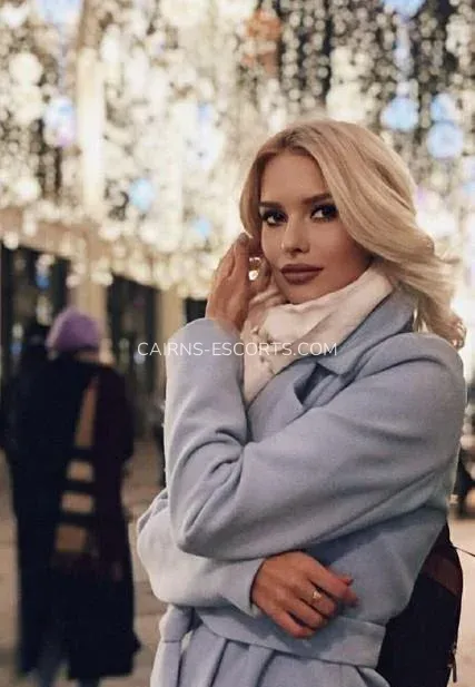 Cairns escorts Åsa — 4