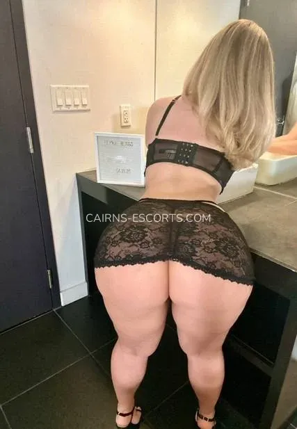 Cairns escorts Åsa — 1