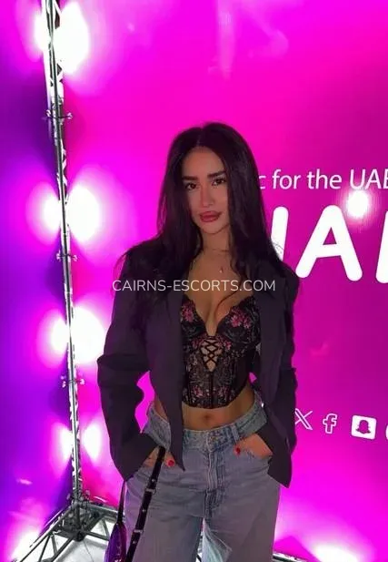 Cairns escorts Ellen — 7