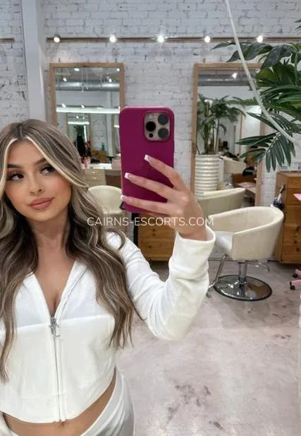 Cairns escorts Jennifer — 9