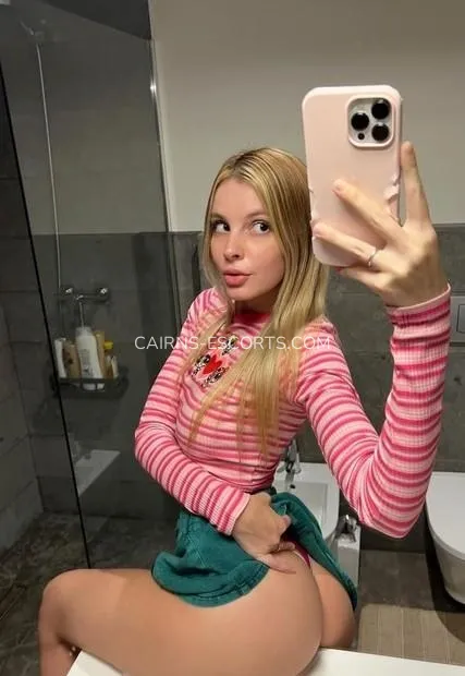 Cairns escorts Viktoria — 2