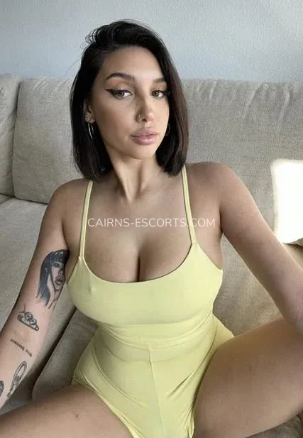Cairns escorts Alice — 1
