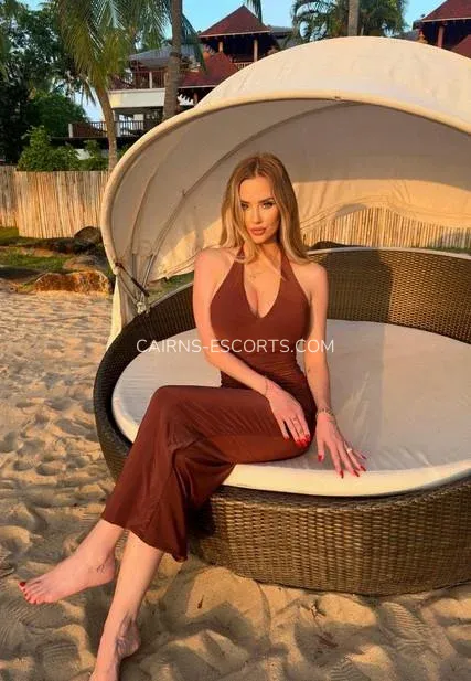 Cairns escorts Julia — 1