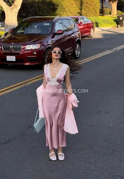 Cairns escorts Jordyn — 5