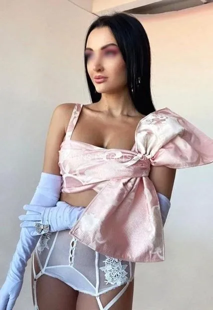 Cairns escorts Sara