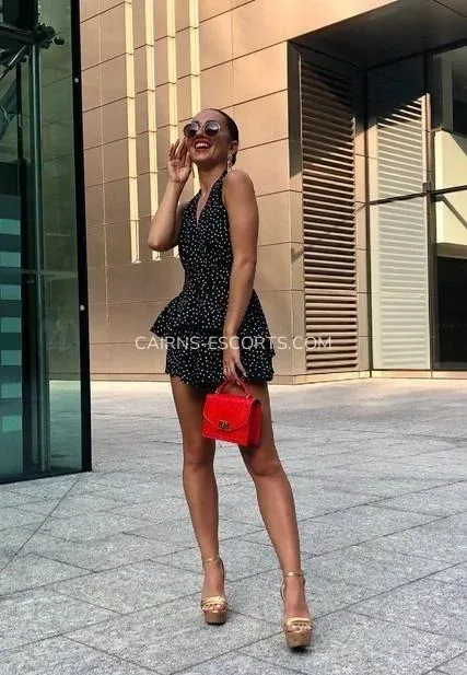 Cairns escorts Ulla — 6