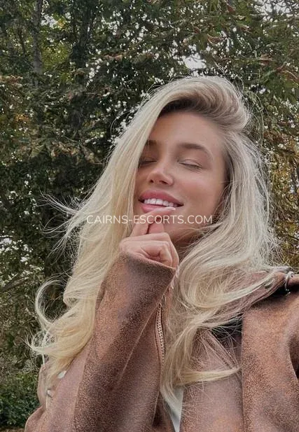 Cairns escorts Karolina — 4