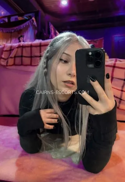 Cairns escorts Julia — 2