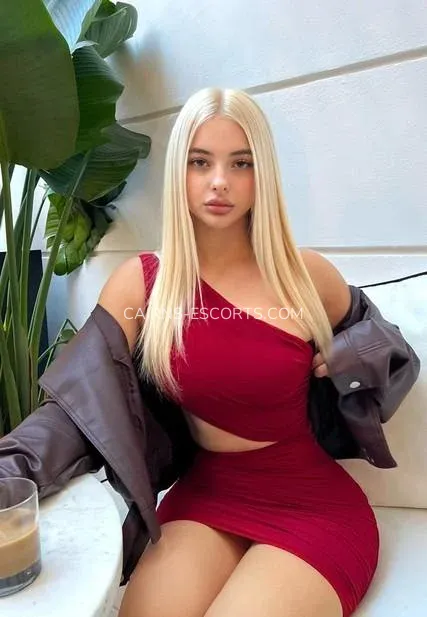 Cairns escorts Amalia — 1