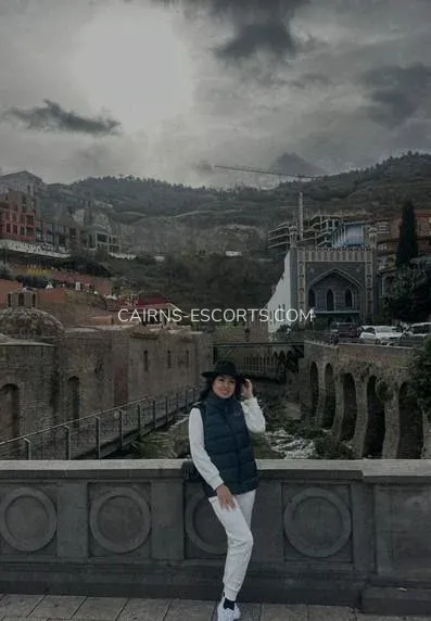 Cairns escorts Ashley — 6