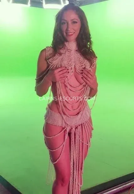 Cairns escorts Viktoria — 7