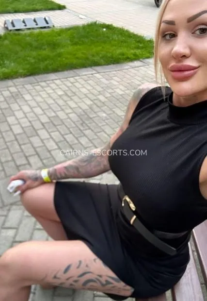 Cairns escorts Oriana — 2