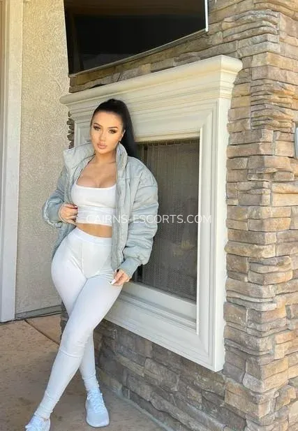 Cairns escorts Isaura — 4