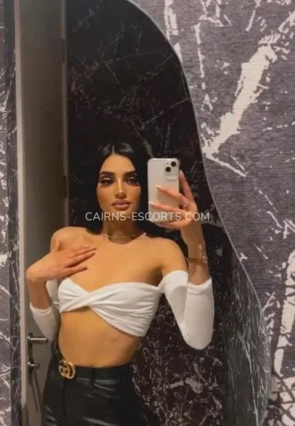 Cairns escorts Mafalda — 9