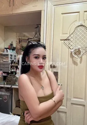 Cairns escorts Åsa — 1