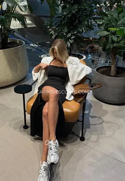 Cairns escorts Alice — 1