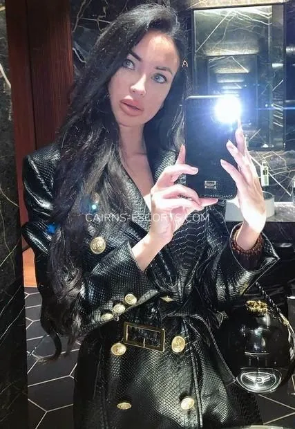 Cairns escorts Elin — 2