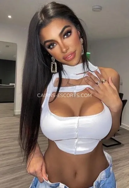Cairns escorts Josefin — 2
