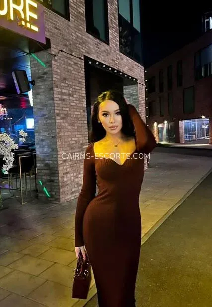 Cairns escorts Ella — 5