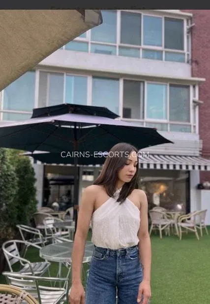 Cairns escorts Rylee — 4