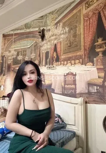 Cairns escorts Åsa — 3