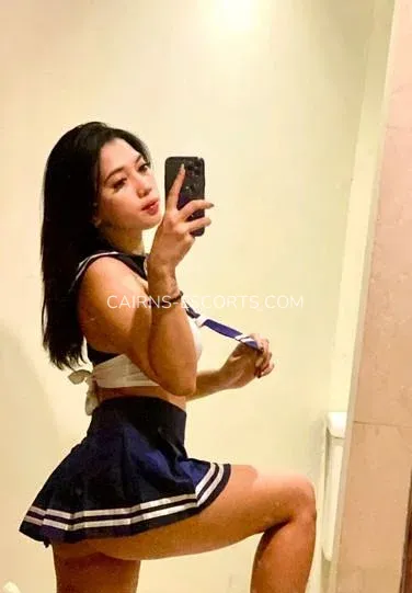 Cairns escorts Emma — 4