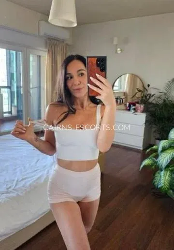 Cairns escorts Hanna — 4