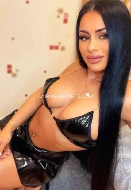 Cairns escorts Åsa — 2