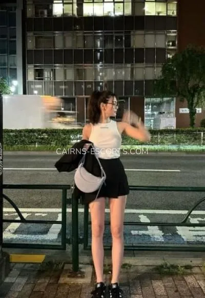 Cairns escorts Ariel — 2