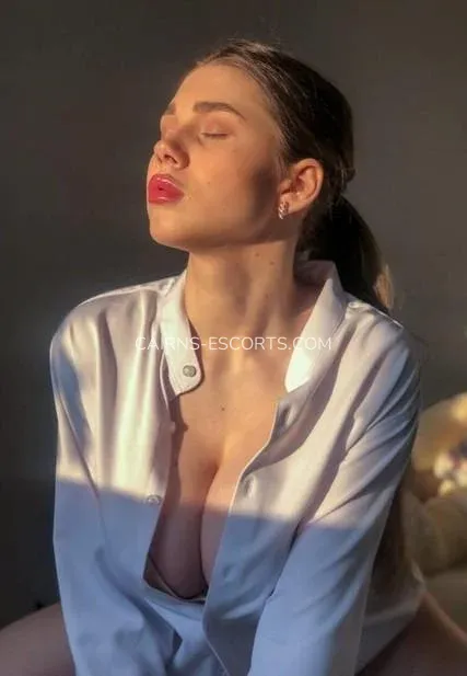 Cairns escorts Linda — 5