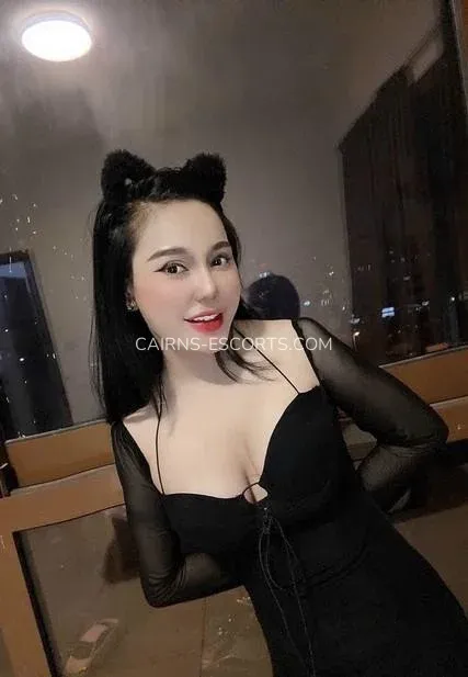 Cairns escorts Ellen — 4