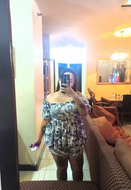 Cairns escorts Naomi — 4