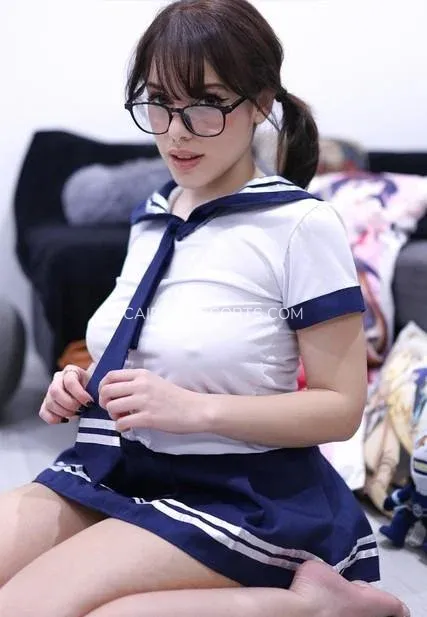 Cairns escorts Payton — 1