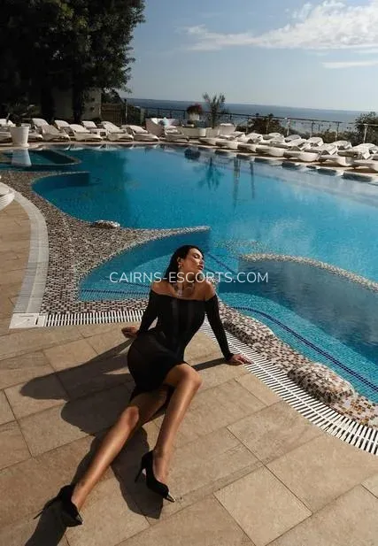 Cairns escorts Åsa — 1