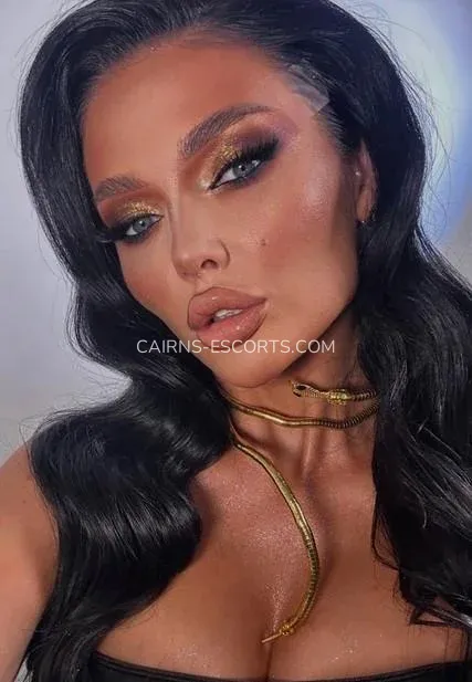 Cairns escorts Åsa — 9