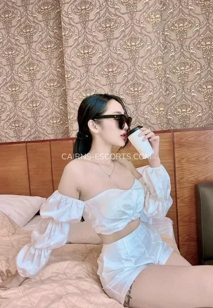 Cairns escorts Elvira — 6