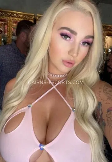 Cairns escorts Linnéa — 2
