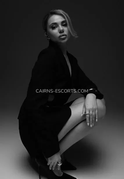 Cairns escorts Emilia — 5