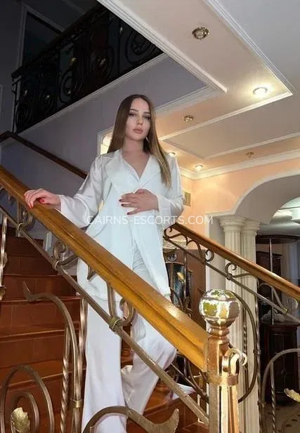 Cairns escorts Hanna — 6