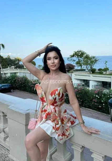 Cairns escorts Haley — 3