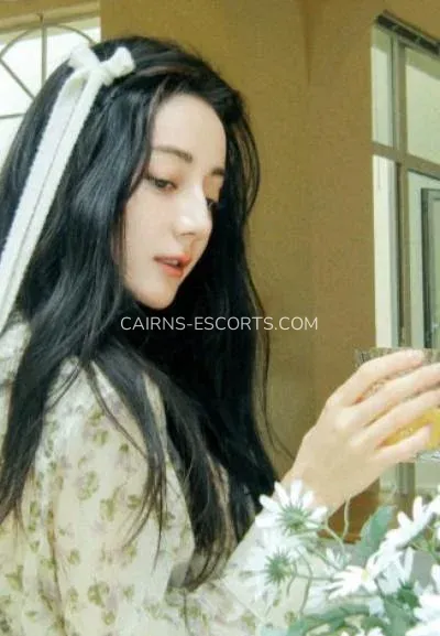 Cairns escorts Elise — 1
