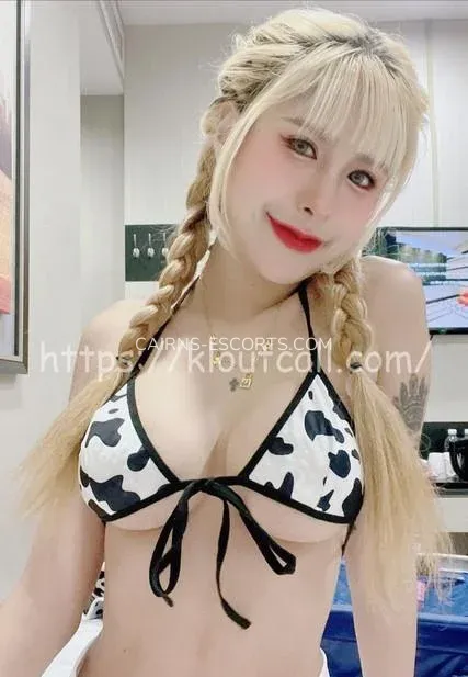 Cairns escorts Emilia — 4