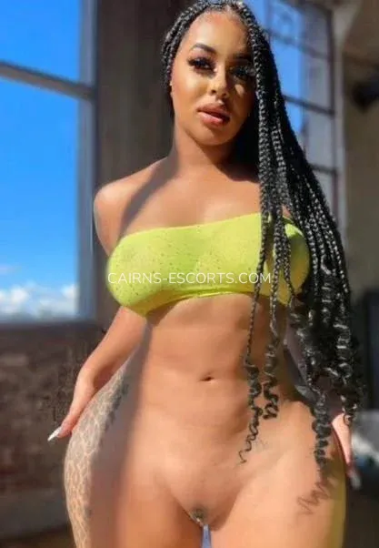 Cairns escorts Linnéa — 3
