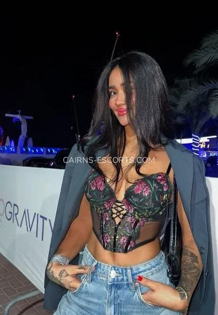 Cairns escorts Ellen — 4