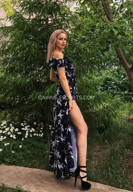 Cairns escorts Åsa — 8