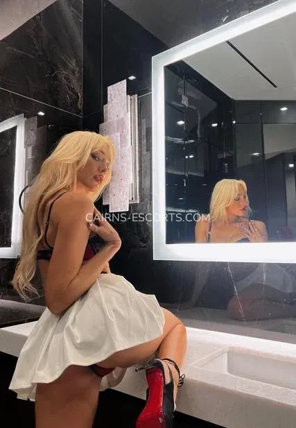 Cairns escorts Elin — 6