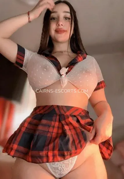 Cairns escorts Juliana — 1